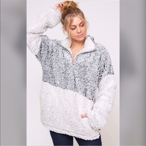 Two Tone Relaxed Fit Sherpa Pullover Top - Picture 4 of 8